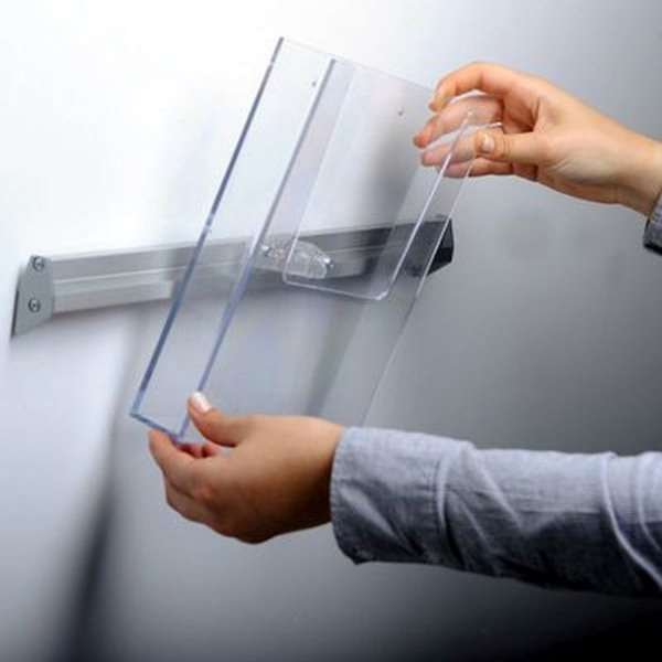 Prospekthalter für die Wand, Aluminiumschiene mit 2 Stk. A4-Acrylhalter #6