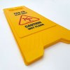 Warnschild mit dänischem und englischem Text #2