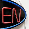 Attraktives LED Offen-Schild - Schwarzes Design mit rotem Text und blauem Kreis. #8