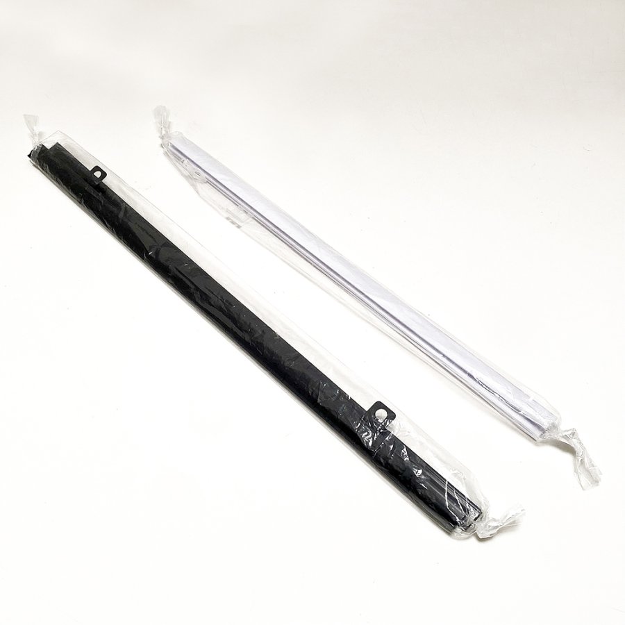 Plakatleisten in Weiß mit Aufhängeösen - Set aus 2, 70 cm