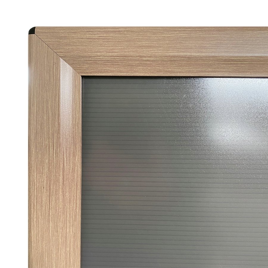 Wetterfestes Wind-Pro-Bodenplakat in Schwarz/Hellem Holz - Gr&ouml;&szlig;e A1