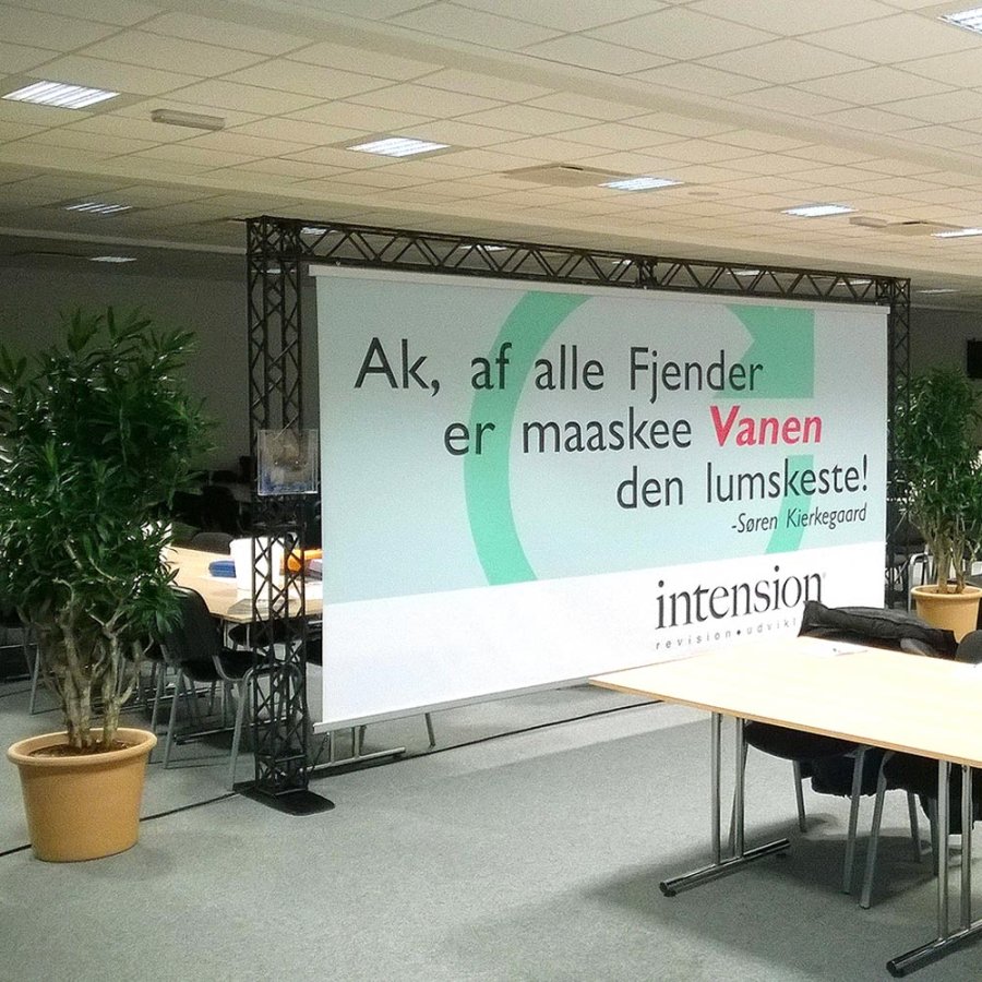 Crown Truss 15 Messewand mit Banner - schwarz