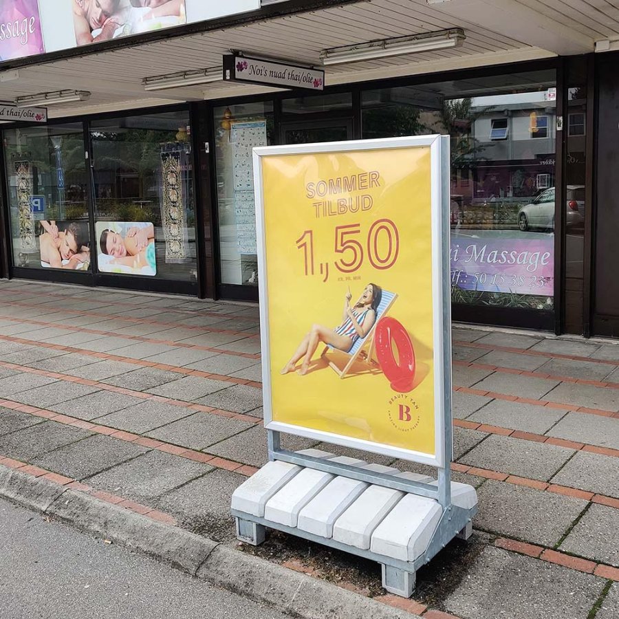 Schwerer Outdoor Kundenstopper mit Betonfu&szlig;, silver - 100x140 cm