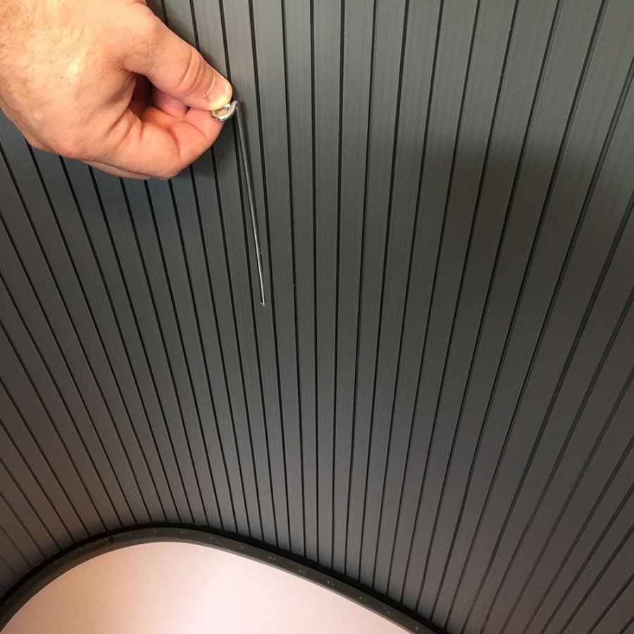 Ovale, geschwungene Messetisch/Theke