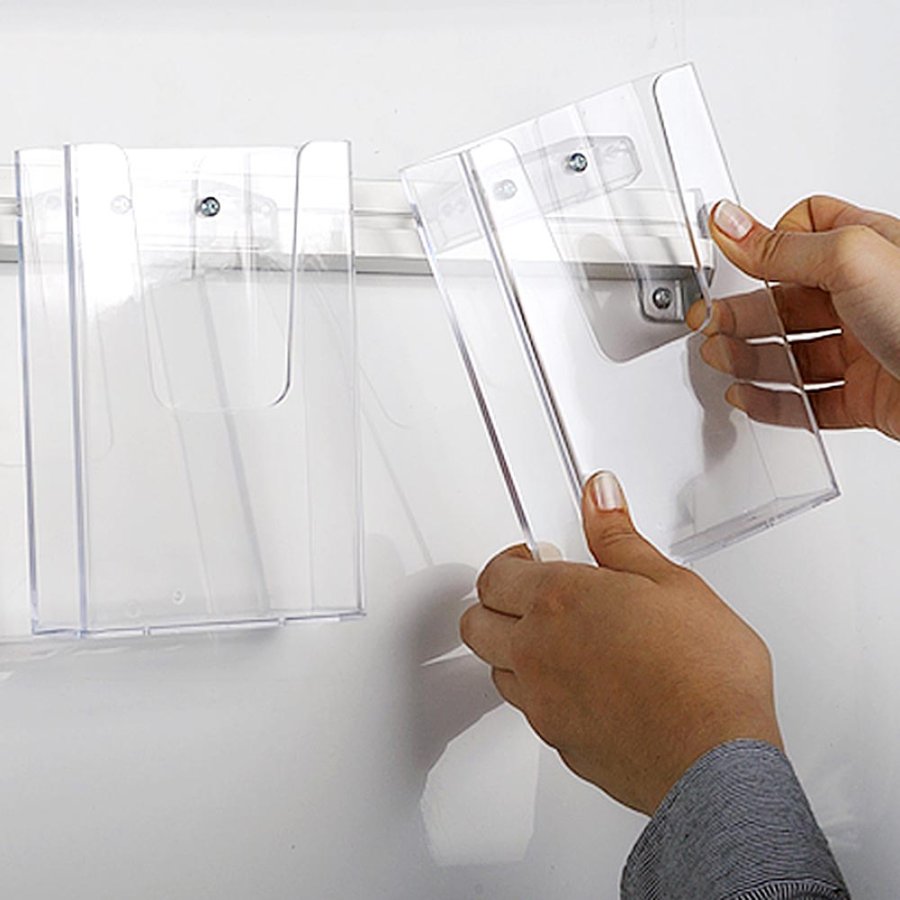 Prospekthalter f&uuml;r die Wand, Aluminiumschiene mit 2 Stk. A5-Acrylhalter