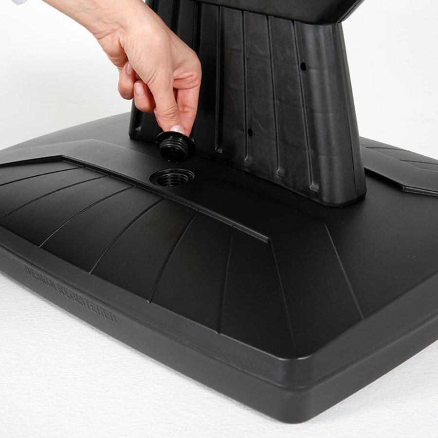 Kunststoffschild mit Fu&szlig; - schwarzer Wassertank - silberne Oberseite