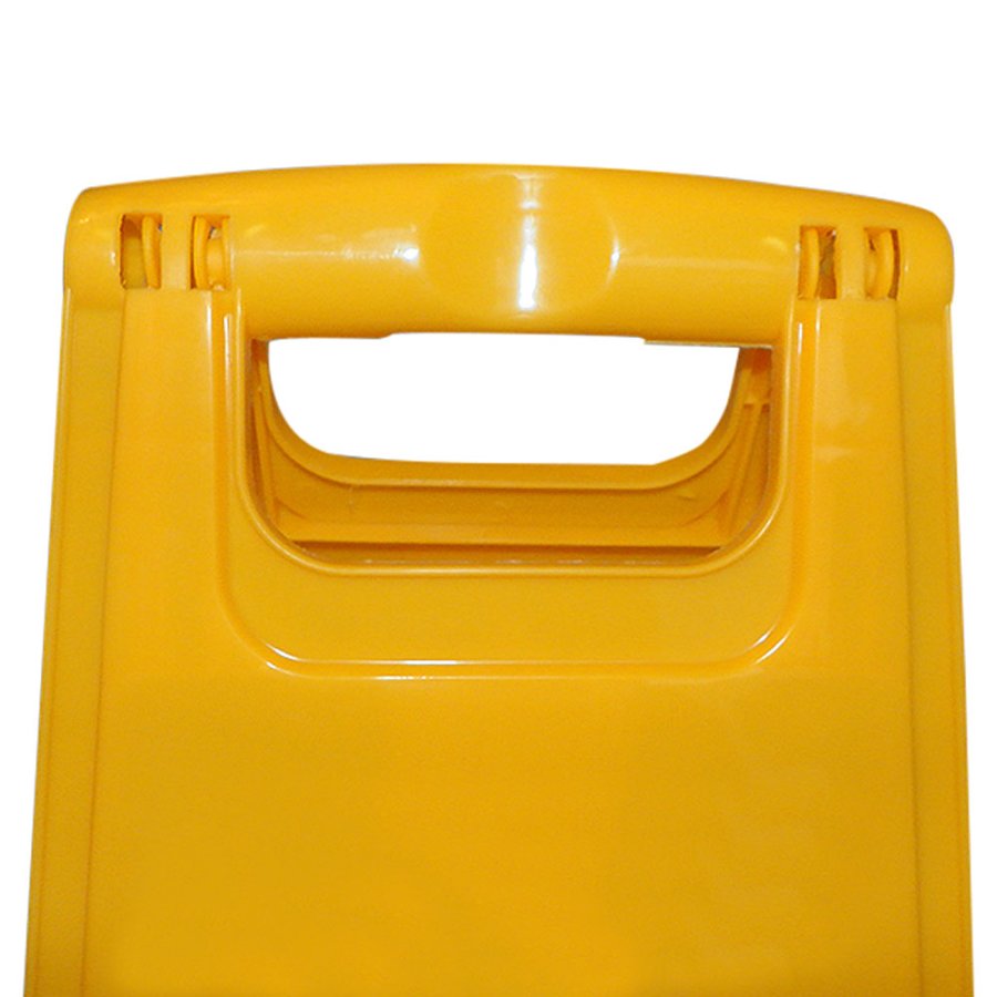 Warnschild mit englischem Aufdruck