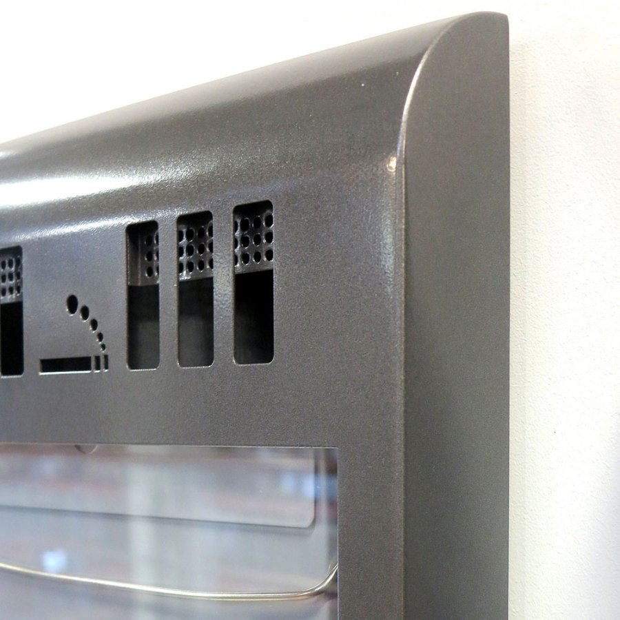 Gebogener Aschenbecher mit A3-Informationsschild