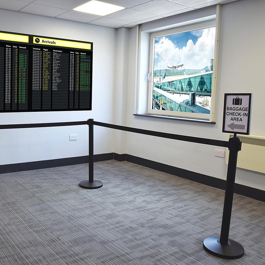 Schwarzer Absperrpfosten - 1 St&auml;nder mit 3 Metern schwarzem Klebeband