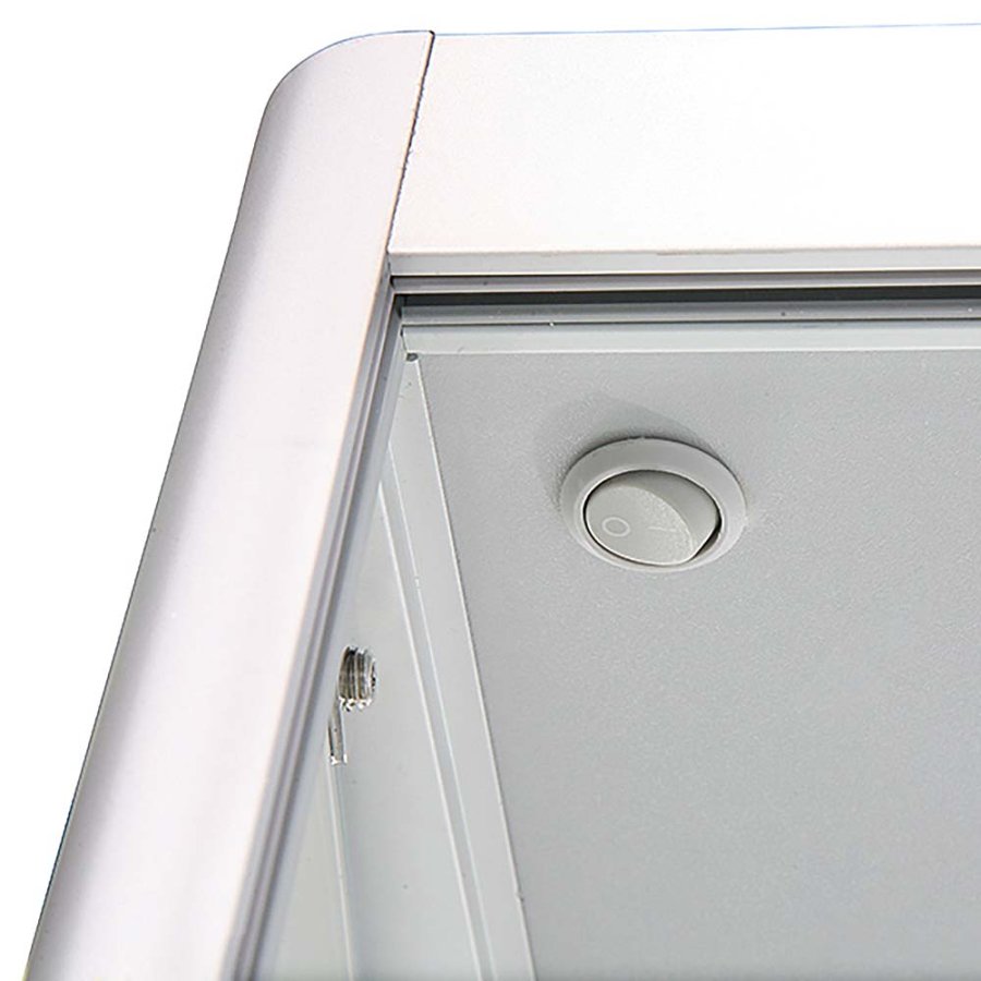 Vitrine - Showcase Tower Solo Glasvitrine mit LED-Licht und Schloss - Silber