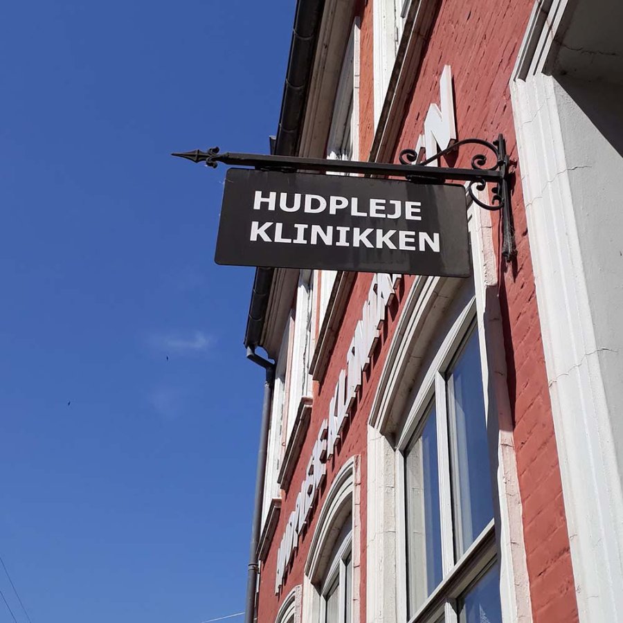 Antikes H&auml;ngeschild aus Stahl und Schmiedeeisen, Schwarz